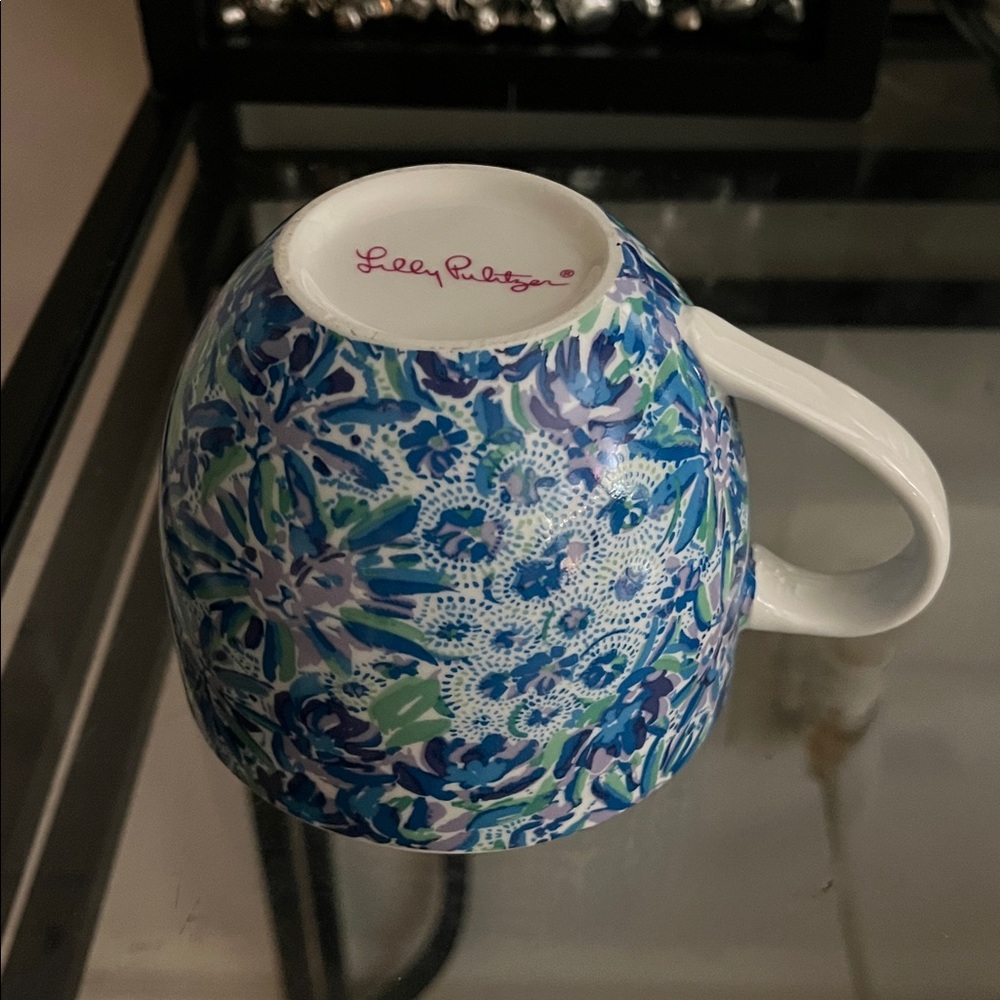 Lilly Pulitzer Mug - Picture 4 of 7